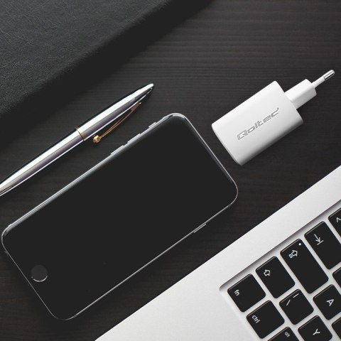 Qoltec QOLTEC ŁADOWARKA SIECIOWA 65W GAN ULTRA | 5-20V | 2.25-3.25A | 1 X USB TYP C PD | 1 X USB QC 3.0 | BIAŁA
