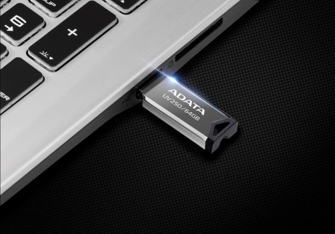 ADATA Pendrive ADATA UV250 AUV250-32G-RBK (32GB; USB 2.0; kolor srebrny)