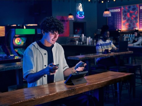 Lenovo Lenovo Legion Go 8APU1 Ryzen Z1 Extreme 8.8" WQXGA IPS 500nits Glossy 144Hz 16GB LPDDR5x-7500 SSD512 AMD Radeon Graphics Win11 S