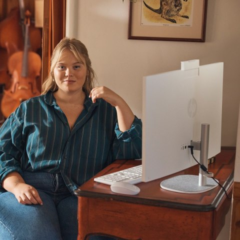 Hewlett-Packard HP 27-cr0232nw AIO Ryzen 5 7520U 27.0"FHD IPS AG 300nits 16GB DDR5 SSD512 Radeon 610M LAN Win11 2Y Shell White